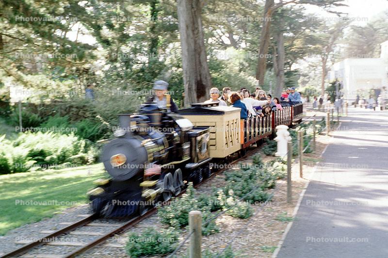 Lil Puffer, San Francisco Zoo, Miniature Steamer, Rideable Miniature Railway, Live Steamer