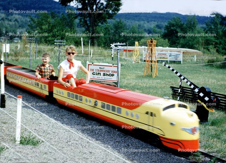 Miniature Railroad, The Strawberry Roan Gift Shop, Ride, Rideable Miniature Railway, Live Steamer, F-Unit