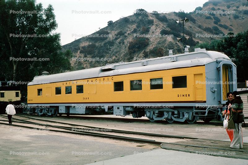 Dining Railcar, Diner, Union Pacific Railcar, October 1975