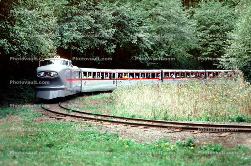 GM Turbo Zooliner, Aerotrain, at the Portland Zoo, Washington Park and Zoo Railway, trainset, futuristic, General Motors Electro-Motive Division, Railroad Tracks, 1950s