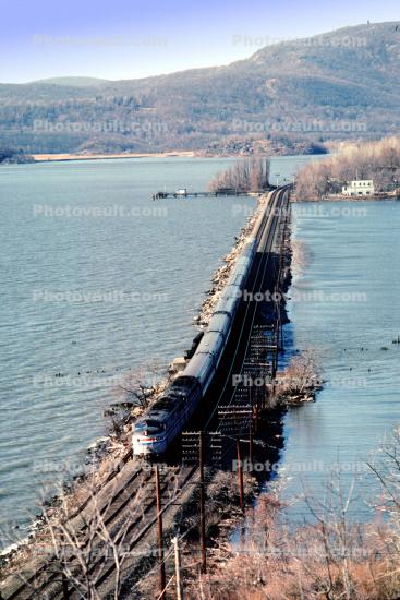 487 Peekskill New York 1989, 1980s, F-Unit, Railroad Tracks