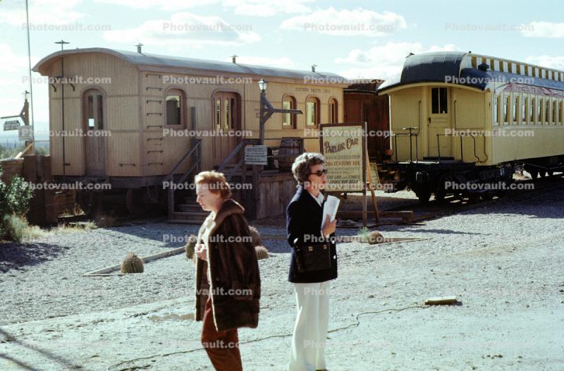 Southern Pacific Parlor Car, railcar, women