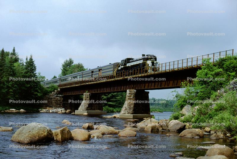 NYC 8223, New York Central switcher, river, boulders, water, 16 June 2001