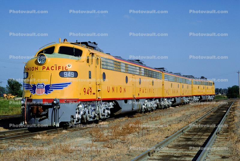 EMD E9A #949, Union Pacific F-Unit, Trainset, A-B-A