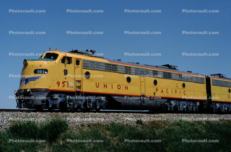 EMD E9A #951, Union Pacific F-Unit locomotive, Trainset 
