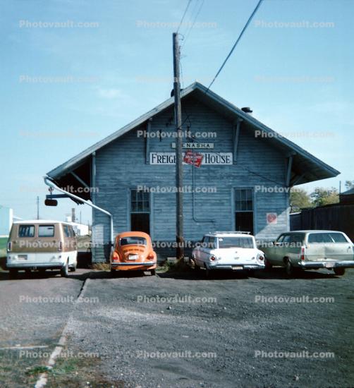 Railroad Train Station, Depot, Building, Freight House, Menasha Wisconsin, CMSP&P, cars, van, 1976, 1970s