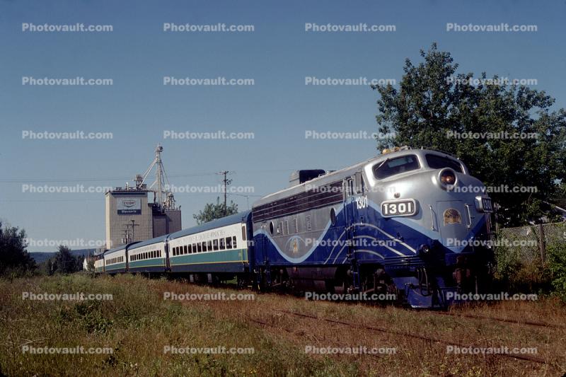 QC 1301, EMD FP7, Chaudiere Appalachian tourist train, Meunerie Co-op, f-unit, Disraeli, Quebec