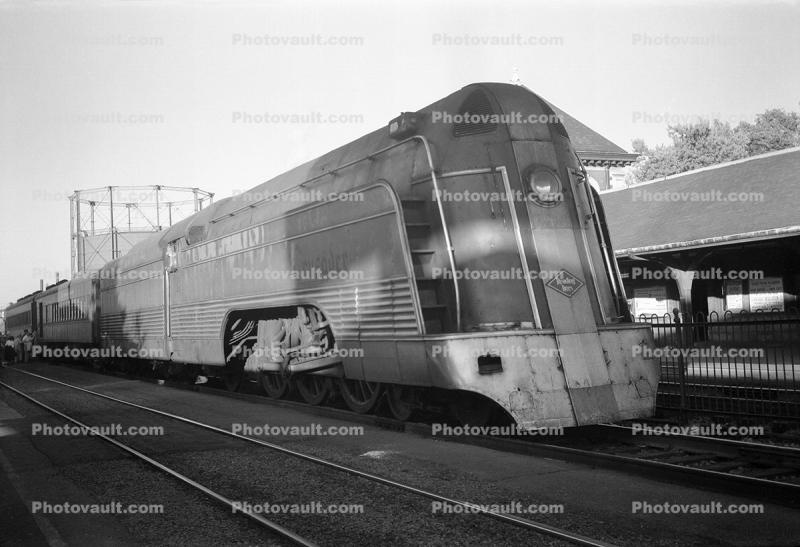 4-6-2 with stainless steel sidewalls, Reading Railroad Crusader, streamlined express locomotive, art deco, August 21 1949, 1940s
