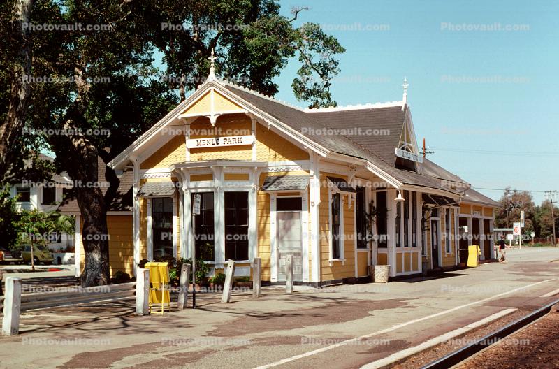 Menlo Park Rail Road station, depot, platform, tracks, August 1976, 1970s