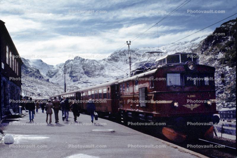 NSB Electric Train, Snow Mountains, Passengers, October 1977, 1970s