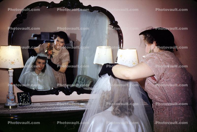 Bride, 1940s, mirror