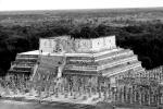 Templo de los Guerreros, Temple of the Warriors, Chichen Itza, CBMV01P12_17BW