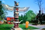 Kwakiutl Bear Totem Pole, Thunderbird, owl, Courtenay, Vancouver Island, CCBV01P09_14