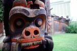 Scary Face, Wooden Totem Pole, Thunderbird Park, Victoria, CCBV01P13_02