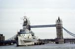 HMS Belfast (C35), Royal Navy light cruiser, Tower Bridge, River Thames, London, CEEV06P07_14