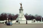 Golden Angel Statue, Queen Victoria Monument, Buckingham Palace, car