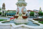 Seville Light Fountain, Face, bowl, pond, Water, Statue, Statuary, Sculpture, Aquatics, buildings, cars, CMMV02P10_12.1821