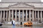 Archives of the United States of America, Government Building, Columns, street cleaner