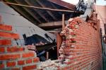 Red Brick Wall, Building Collapse, Northridge Earthquake Jan 1994, DAEV03P13_02