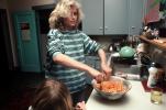 Mom makes spaghetti, FDNV01P07_06