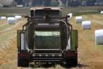 Tractor, baling hay, rolls, dust, dusty, Uniwrap, Rollant, CLAAG, FMND03_239