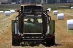 Tractor, baling hay, rolls, dust, dusty, Uniwrap, Rollant, CLAAG, FMND03_240