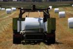 Tractor, baling hay, rolls, dust, dusty, Uniwrap, Rollant, CLAAG, FMND03_242
