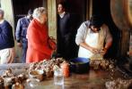 Chile, Shucking Oysters, Shellfish, Seafood, FPRV02P09_19
