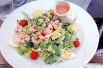 shrimp salad, thousand island dressing, romaine lettuce, boiled egg, radish, FTCV02P03_09