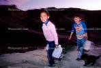 Girls Carry Plastic Water Bottle, Flores Magone