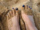 feet, painted toenails