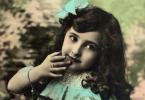 1920's, RPPC, Dress, smiles, girl, Hand, Fingers, Brunette, PLPV17P06_11B