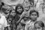 Group, girls, boys, slum, Mumbai, India
