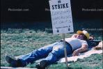 On Strike, man, relaxing, PRSV01P07_02B