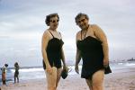 Women, Beach, Sunglasses, 1950s, RVLV09P01_18