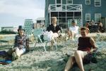 Women, lounge chairs, beach, 1950s, RVLV10P05_17