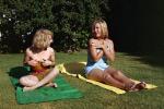 Girls having fun, backyard, 1960s, RVLV10P10_04