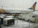 Glycol dripping down the airplane window, Deicer, Ground Equipment, American Trans Air, TAAD01_012