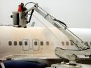Versalift, Glycol dripping down the airplane window, Deicer, Ground Equipment, American Trans Air, TAAD01_013
