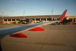 lone Wing, Terminal, Boeing 737, Southwest Airlines SWA, TAFD02_066