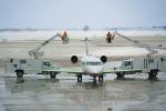 Bombardier CRJ-200ER, Spraying Deicing Fluid, N947SW, SkyWest, Cherry Picker, manlift