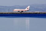 747SP, United Airlines UAL, Boeing 747, San Francisco International Airport (SFO), TAFV05P11_01B