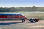 N10033, McDonnell Douglas MD-82, tow tractor, pusher tug, Cancun, JT8D