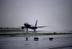 United Airlines UAL, Boeing 777, San Francisco International Airport (SFO), rain, inclement weather, wet, TAFV14P02_19