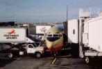 Jetway, Boeing 737, Southwest Airlines SWA, Catering Truck, Scissor Lift, Highlift, Airbridge, TAFV18P15_04