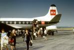 BEA, Deboarding, Disembarking Passengers, 1964, 1960s, TAFV37P01_07