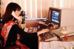 Woman on Phone, Telephone, Cubicle, Hewlett Packard 125 Desktop Computer, 100 series, ET Head Monitor, Keyboard , 18 October 1982, 1980s, TECV01P05_18