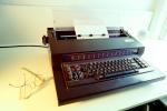 Olivetti Typewriter, TMYV01P02_12