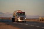 Freightliner Semi, Mojave-Barstow Highway 58, VCTD03_158