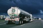 Quaker State Oil Truck, tanker, west of Columbus, VCTV04P05_08